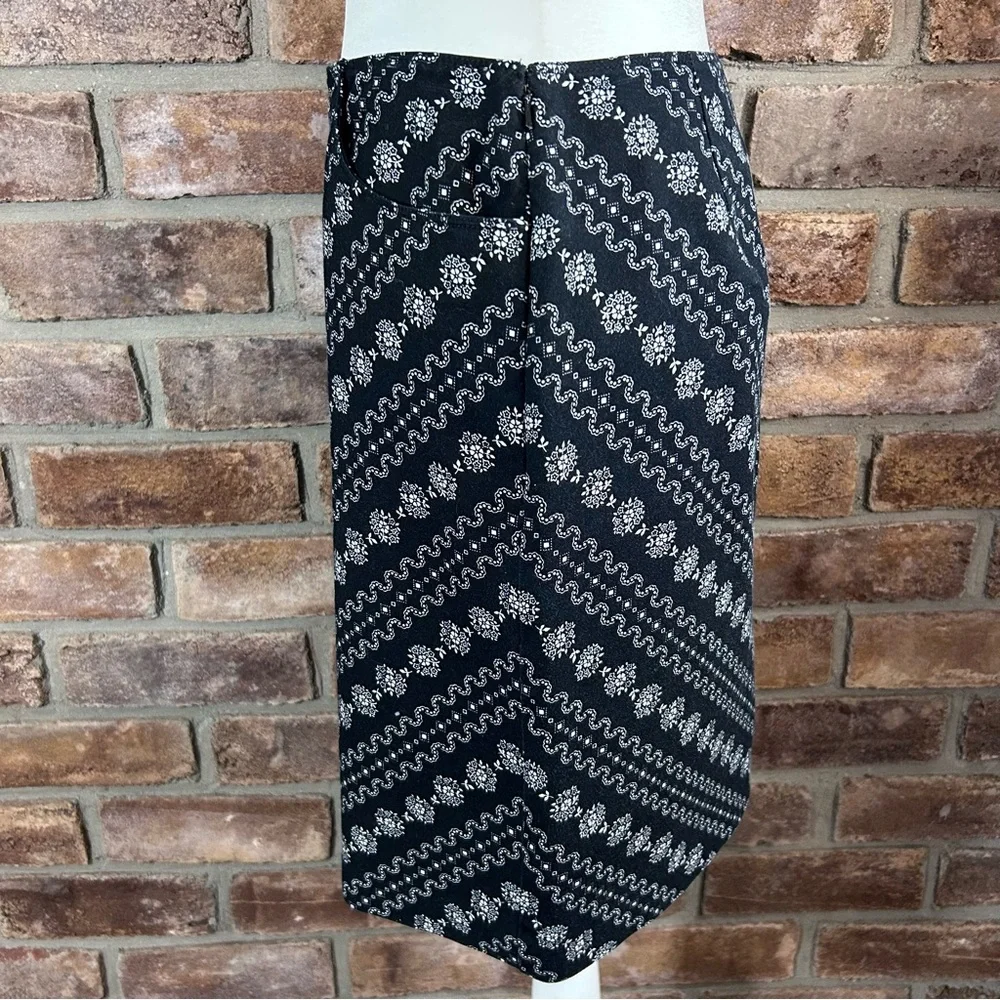 LOFT Black and White Knee-Length Pencil Skirt 47